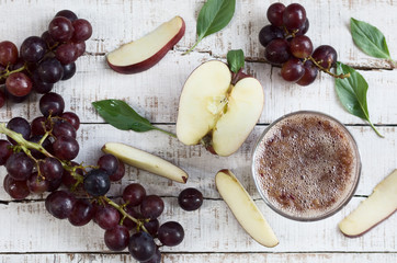 apple-grapes drink on wooden table
