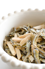 小魚アーモンド