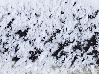 アスファルトの上の雪