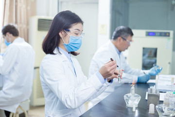 people do medical experiment in lab