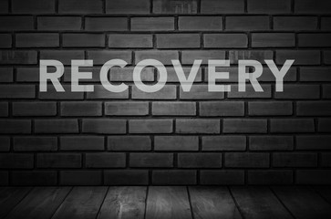 Obraz premium word Recovery on black brick wall