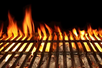 Gardinen Barbecue-Feuer-Grill auf dem schwarzen Hintergrund isoliert, Nahaufnahme © Alex