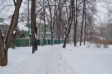 Поселок Сокол в Москве. Улица Поленова зимой
