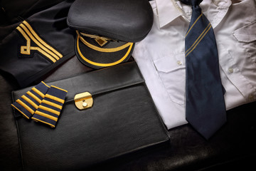 Pilot uniform - obrazy, fototapety, plakaty