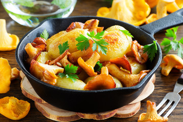 Fried potatoes with chanterelle mushrooms.