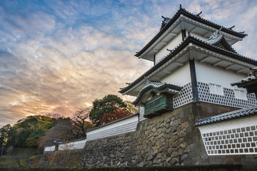 夕暮れの金沢城