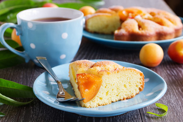 Pie with fresh peaches and almonds.