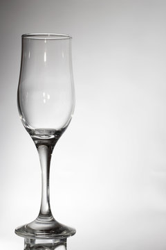 Пустой бокал для вина