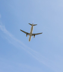 Fototapeta premium airplane in blue sky