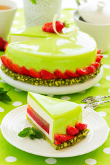 Cake with vanilla yogurt and strawberry mousse covered with a mirror coating.