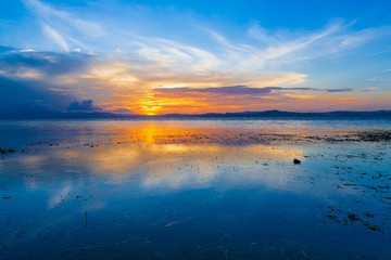 Fototapeta na wymiar sunset tropical sea