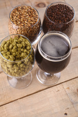 Dark beer and ingredients