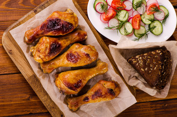 Chicken legs with fresh vegetable salad