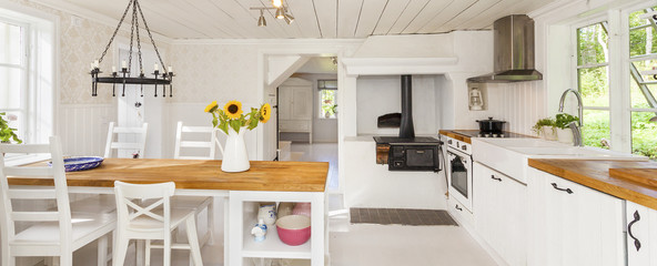 panorama av ett lantligt kök