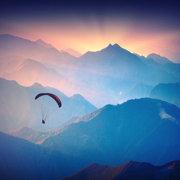 Silhouette of paraglide
