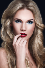 Fototapeta premium Sexy Blonde Model Woman. Long Curly Blonde Hair and Makeup