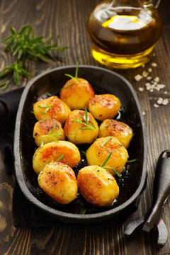 Baked potatoes with rosemary.