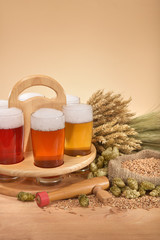 Bierträger mit Biergläsern