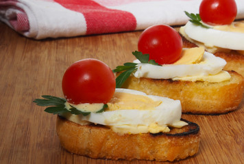 Fresh toast sandwiches with egg