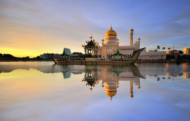 Beautiful View of Sultan Omar Ali Saifudding Mosque, Bandar Seri Begawan, Brunei, Southeast Asia - obrazy, fototapety, plakaty