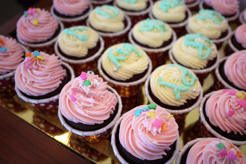 Many cup cakes background