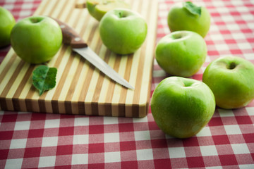organic green apples