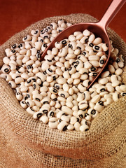 SACK OF BLACK EYED BEANS / PEAS
