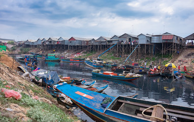 Fototapeta na wymiar Unsanitary living conditions on lake Tonle Sap
