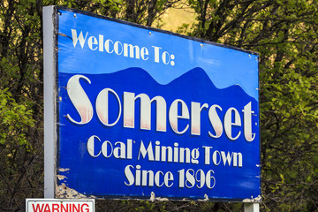 Obraz premium Welcome to Somerset Coal Mine Town Since 1896 sign, Colorado.