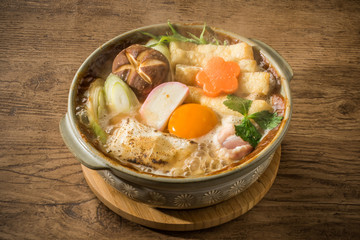 味噌煮込みうどん　udon　in a broth containing miso paste