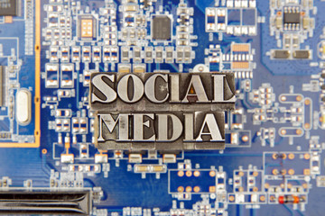 social media / caracteres d'imprimerie en plomb 