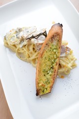 Smoked duck with Carbonara spaghetti 