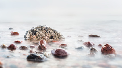 Waves hitting in rocks on the sea