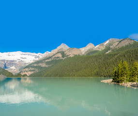 Fototapeta na wymiar Majestic mountain lake in Canada. Louise Lake view in Banff, Alberta, Canada. Rocky Mountains.