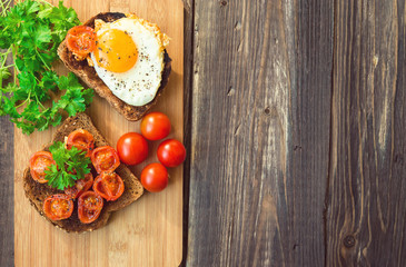Toasts with egg and fried tomatoes