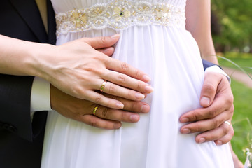 Obraz na płótnie Canvas Man and woman hands with wedding rings