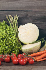 Frisch geerntetes Gemüse aus dem Garten