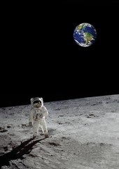 księżycowy spacer pod błyszczącą ziemią (niektóre elementy dzięki uprzejmości nasa) - 104432742