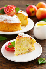 apple pie with vanilla cream.