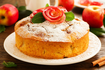 apple pie with vanilla cream.
