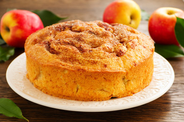apple pie with vanilla cream.