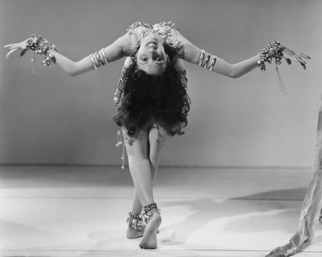 Imágenes de Belly-Dancing: descubre bancos de fotos, ilustraciones