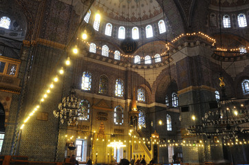 Obraz premium friday prayers inside a large mosque