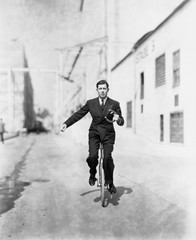 MULTITASKING  © everettovrk