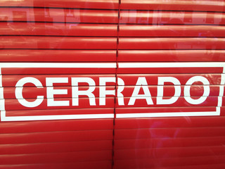 Closed sign in spanish