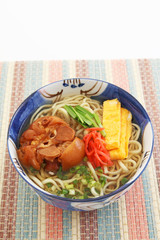 沖縄伝統の豚足テビチそば