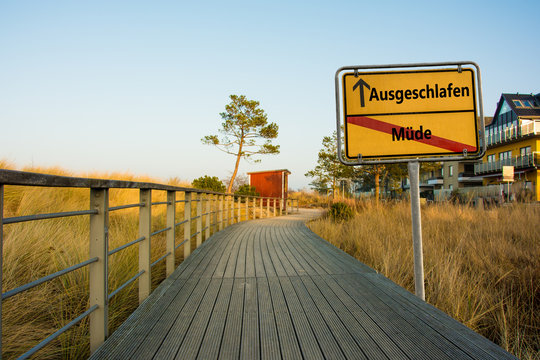 Schild 84 - Ausgeschlafen