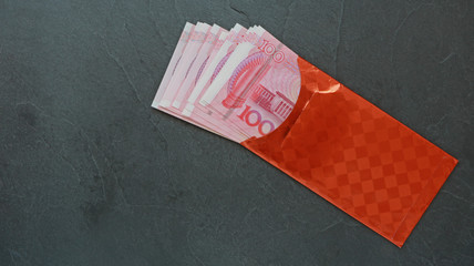 Enveloppe rouge et Yuan 