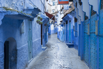 Hermosa ciudad pintada en azul de Chefchaouen en Marruecos