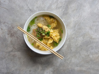 noodle clear soup white bowl